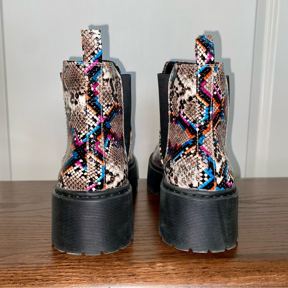 NWOT Women's Platform Chelsea Booties Colorful Snakeskin Waterproof Size 9 - Picture 6 of 9